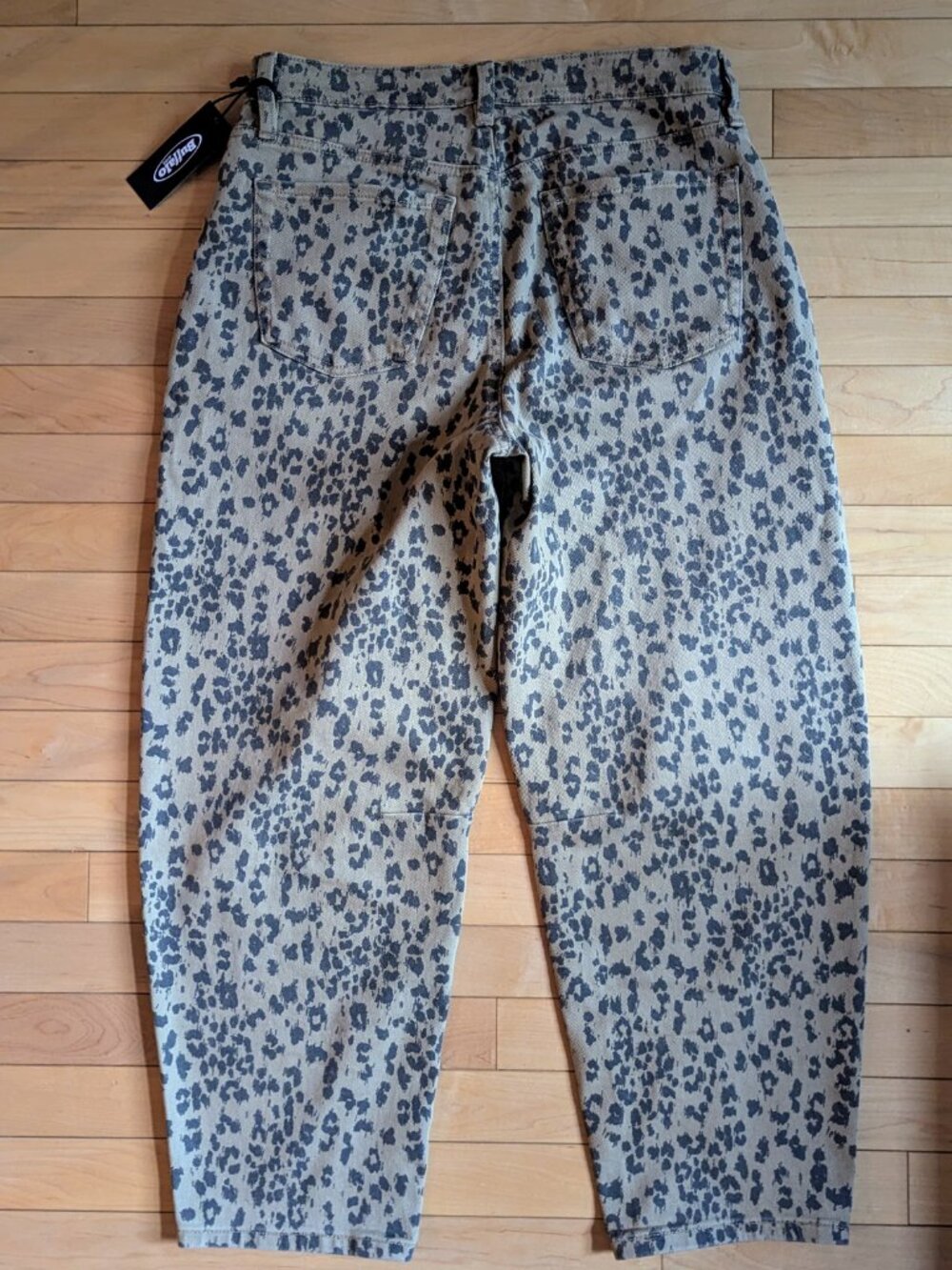 Buffalo – Muted Leopard Print Barrel Leg Jeans - Scandi Elevated Casual - Size 6 - Picture 4 of 7